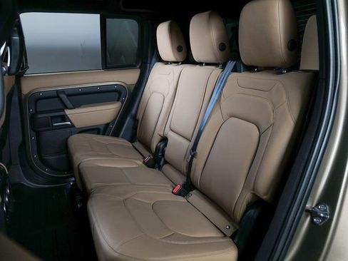 New 2026 Land Rover Defender 110 X-Dynamic SE image 5