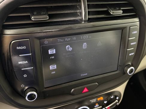 Used 2023 Kia Soul LX w/ Option Group 015 FWD image 22