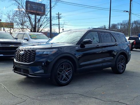 Used 2025 Ford Explorer ST-Line w/ ST-Line Street Pack image 7