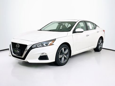 Used 2022 Nissan Altima 2.5 SV w/ SV Premium Package image 3