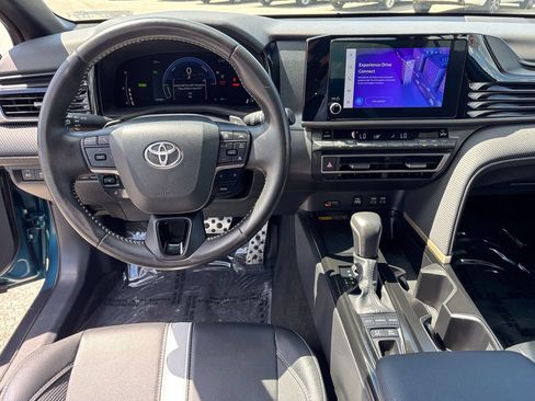 Used 2025 Toyota Camry SE FWD image 20