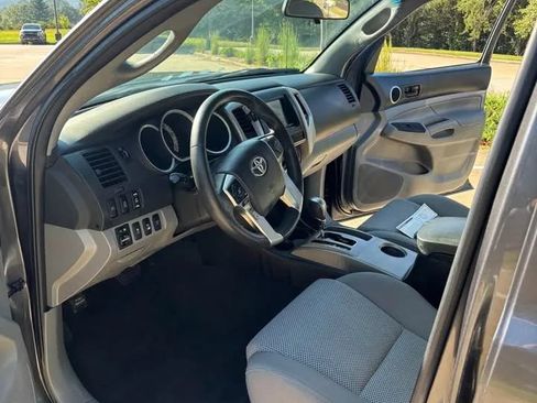 Used 2015 Toyota Tacoma 4x4 Double Cab w/ TRD Off-Road Package image 9