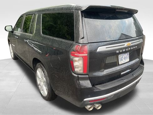 Used 2024 Chevrolet Suburban High Country image 3