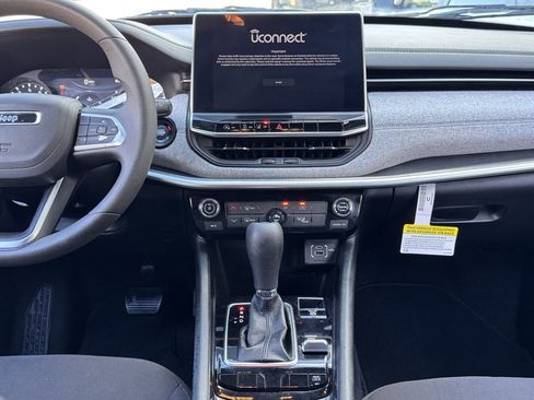 Used 2024 Jeep Compass Sport image 5