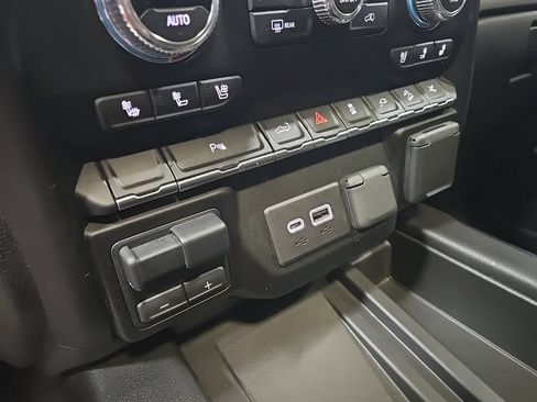 Used 2022 GMC Sierra 2500 AT4 w/ AT4 Preferred Package AWD/4WD image 25