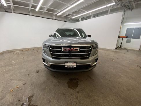 Used 2025 GMC Acadia Elevation image 9
