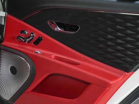 Used 2020 Bentley Flying Spur W12 image 40