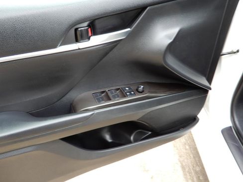 Used 2022 Toyota Camry LE FWD image 22