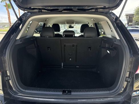 Used 2024 Volkswagen Taos SE FWD image 8
