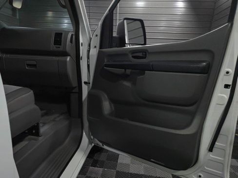Used 2018 Nissan NV 3500 SV image 29
