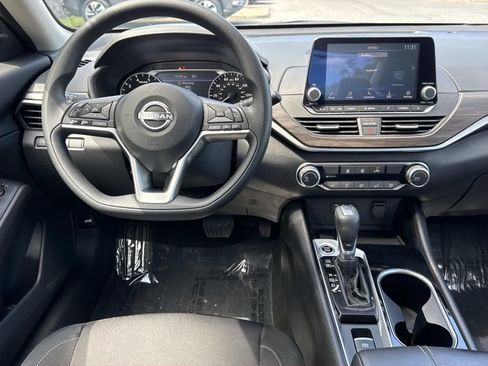 Used 2024 Nissan Altima 2.5 SV AWD/4WD image 8