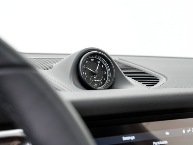 Certified 2026 Porsche Macan AWD/4WD image 18