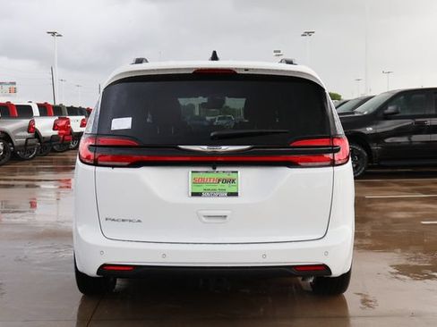 New 2026 Chrysler Pacifica Pinnacle FWD image 5