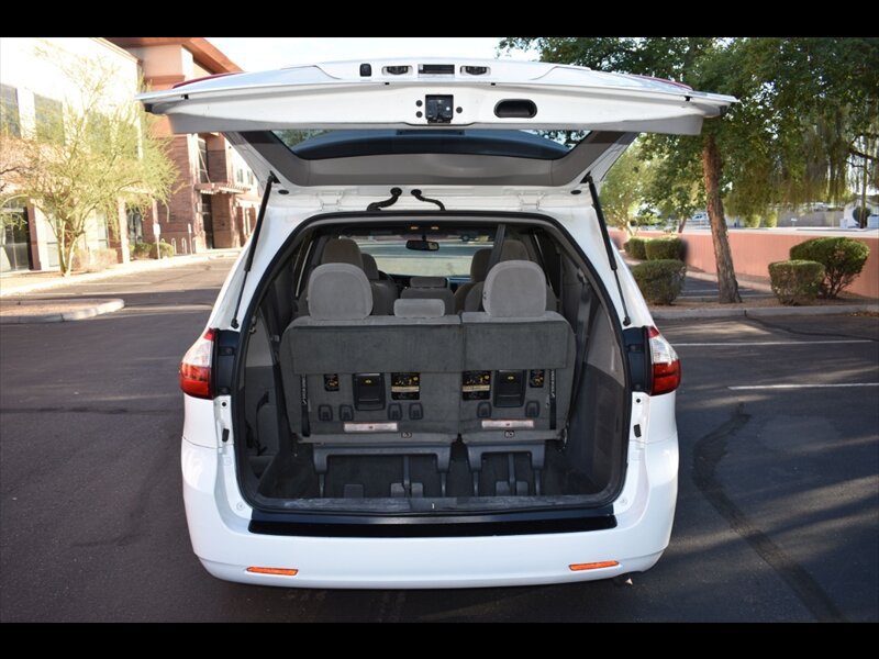 Used 2017 Toyota Sienna LE FWD image 22