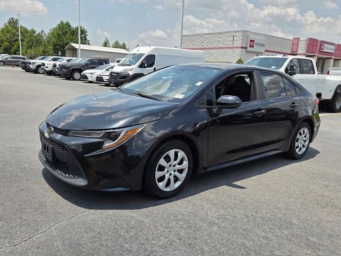 Used 2022 Toyota Corolla LE FWD image 3