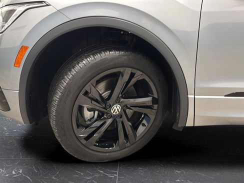 Used 2024 Volkswagen Tiguan SE R-Line image 33