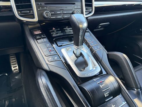 Used 2018 Porsche Cayenne S AWD/4WD image 15