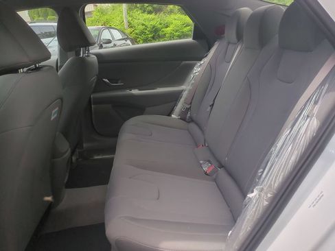 Certified 2025 Hyundai Elantra SE FWD image 22
