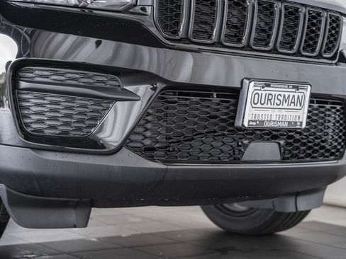 New 2025 Jeep Grand Cherokee Altitude w/ Trailer Tow Package image 13