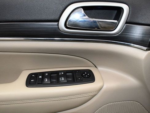Used 2021 Jeep Grand Cherokee Limited w/ Sun & Sound Group AWD/4WD image 15
