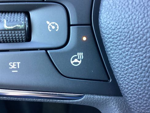 Used 2025 Chevrolet Trax LT w/ LT Convenience Package image 29