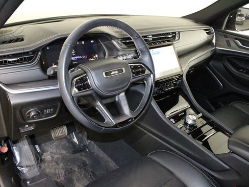 Used 2023 Jeep Grand Cherokee L Overland w/ Advanced Protech Group III image 27