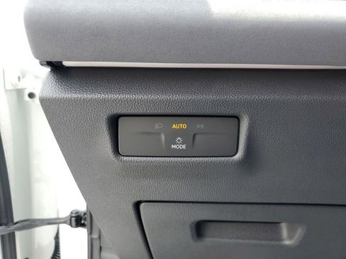 Certified 2025 Volkswagen Tiguan SE w/ Panoramic Sunroof Package FWD image 28