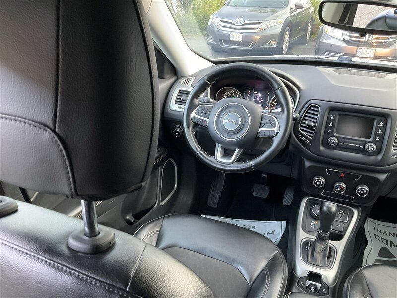 Used 2018 Jeep Compass Latitude AWD/4WD image 17