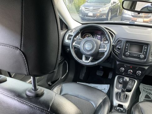 Used 2018 Jeep Compass Latitude AWD/4WD image 17