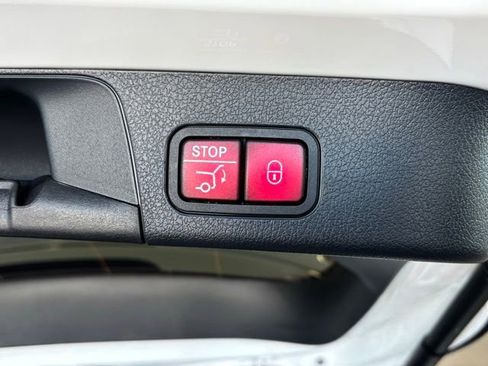 Used 2026 Mercedes-Benz GLB 250 4MATIC image 26