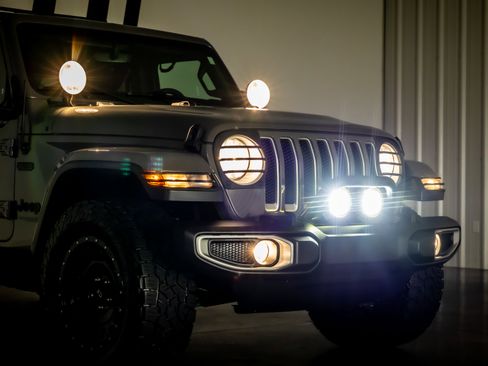 Used 2019 Jeep Wrangler Unlimited Sahara image 33