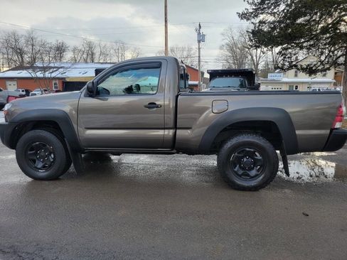 Used 2011 Toyota Tacoma 4x4 Regular Cab image 4