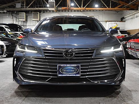 Used 2019 Toyota Avalon Limited image 2