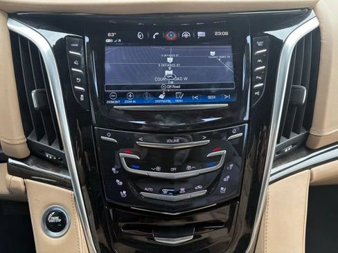 Used 2020 Cadillac Escalade Platinum AWD/4WD image 33