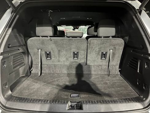 Used 2025 Chevrolet Traverse LT image 8