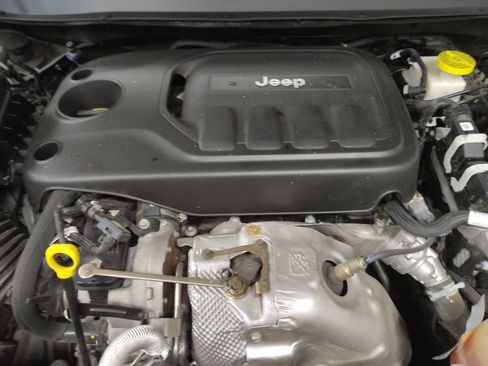 Used 2020 Jeep Cherokee Trailhawk w/ Comfort/Convenience Group AWD/4WD image 30