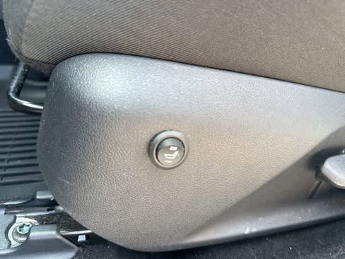 Used 2023 Toyota RAV4 LE image 7