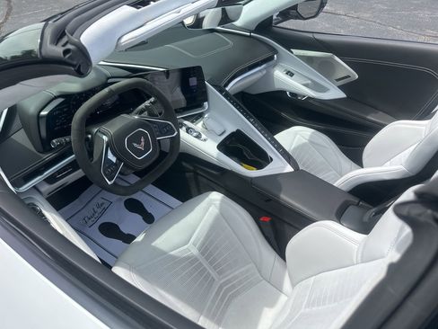 Used 2024 Chevrolet Corvette Stingray Premium Conv w/ Z51 Performance Package RWD image 13