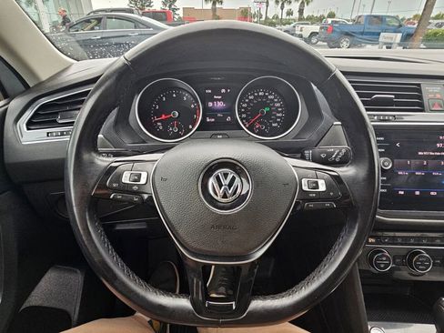 Used 2019 Volkswagen Tiguan SE w/ Panoramic Sunroof Package FWD image 18