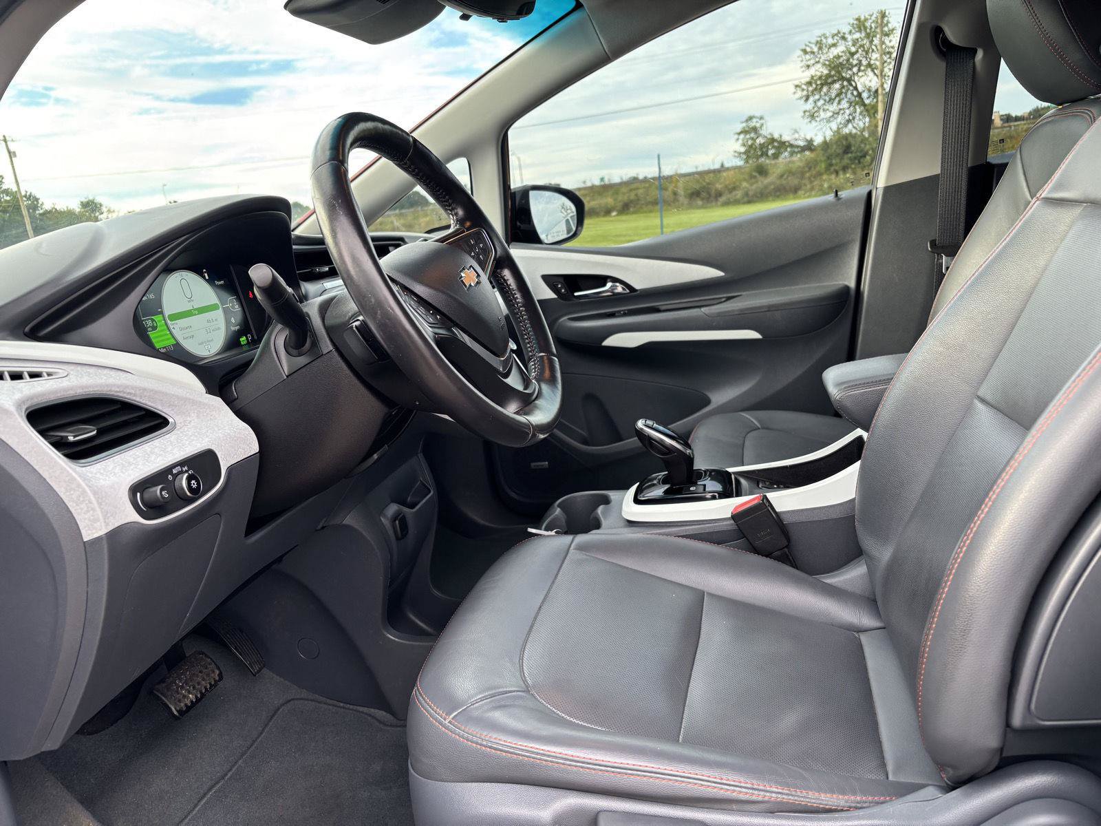 Used 2021 Chevrolet Bolt Premier w/ Infotainment Package FWD image 16
