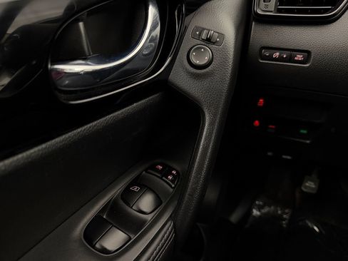 Used 2018 Nissan Rogue Sport SV w/ SV All-Weather Package image 11