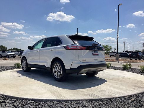 Used 2024 Ford Edge SEL image 9
