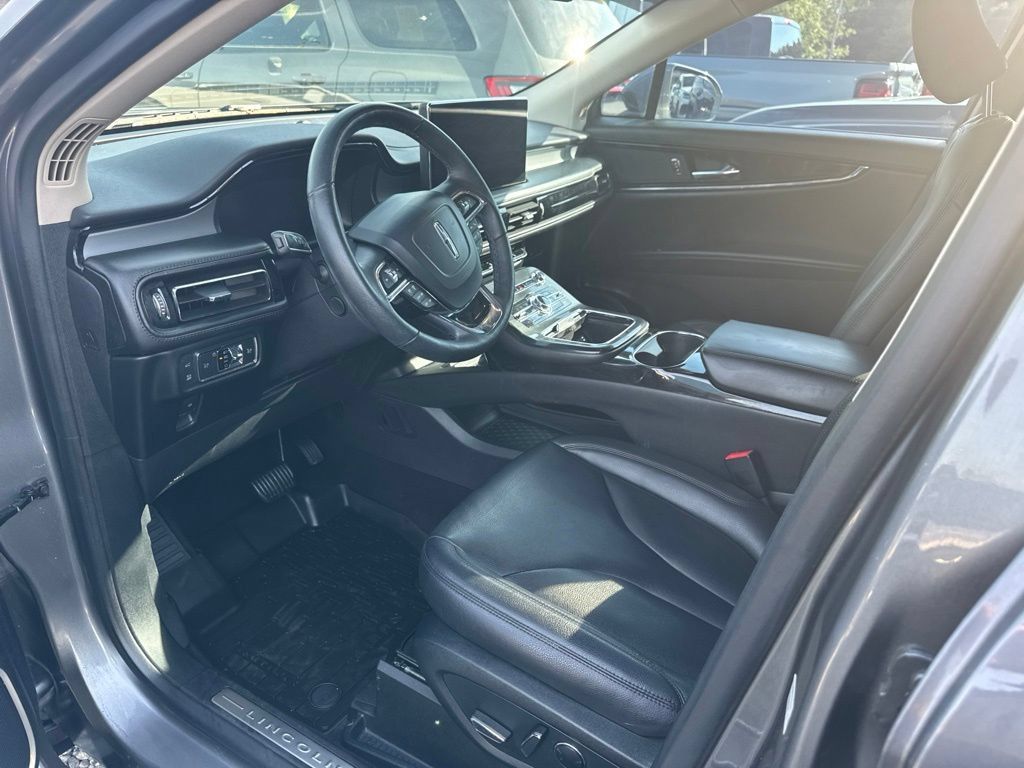 Used 2022 Lincoln Nautilus FWD w/ Premium Package image 3