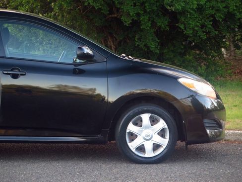 Used 2009 Toyota Matrix FWD image 30