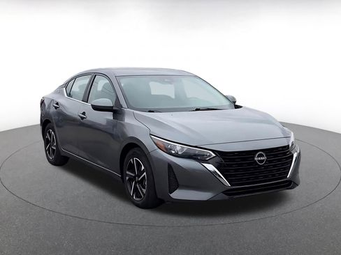 Used 2025 Nissan Sentra SV image 3