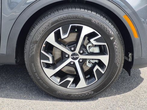 Used 2025 Kia Sportage EX FWD image 8