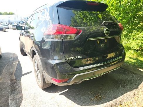 Used 2019 Nissan Rogue SV w/ Premium Package AWD/4WD image 9