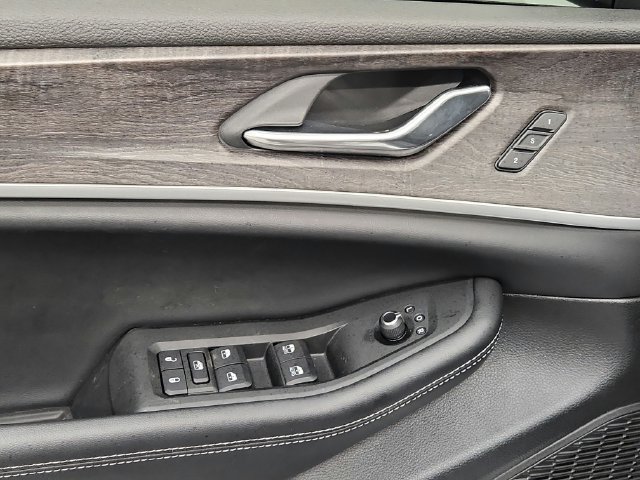Used 2025 Jeep Grand Cherokee Limited RWD image 12