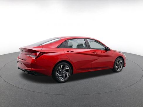 Used 2025 Hyundai Elantra Limited FWD image 8