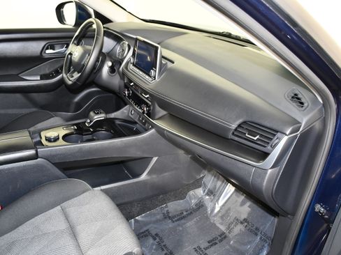 Used 2025 Nissan Rogue SV AWD/4WD image 38